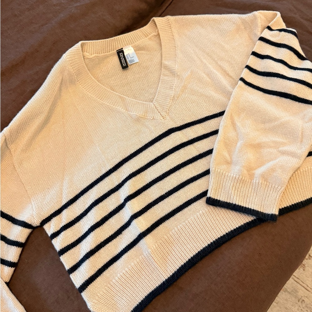 H&M Cream V-Neck Sweater